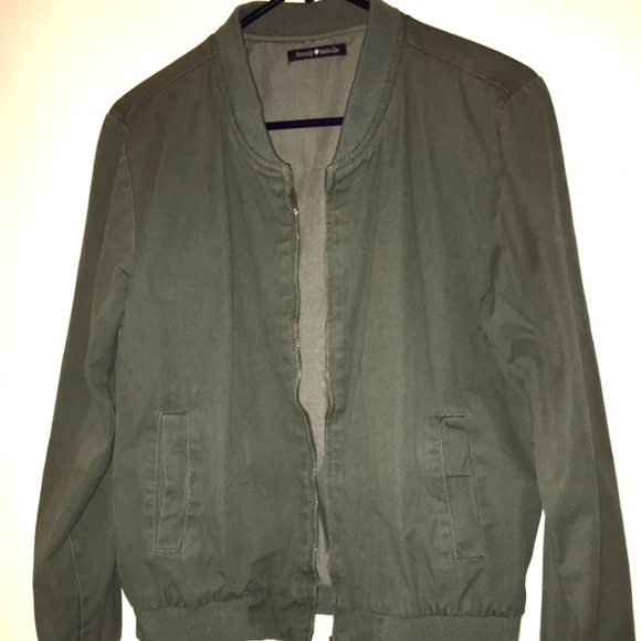 🔥NEW🔥 Brandy Melville Olive Kasey Bomber Jacket - Picture 3 of 4